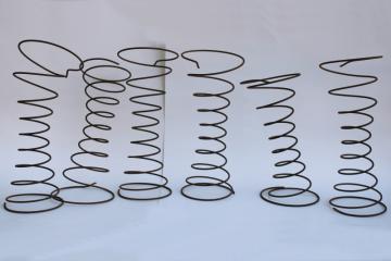 catalog photo of old rusty steel bedsprings, hourglass shape bed springs for primitive decor or crafts 