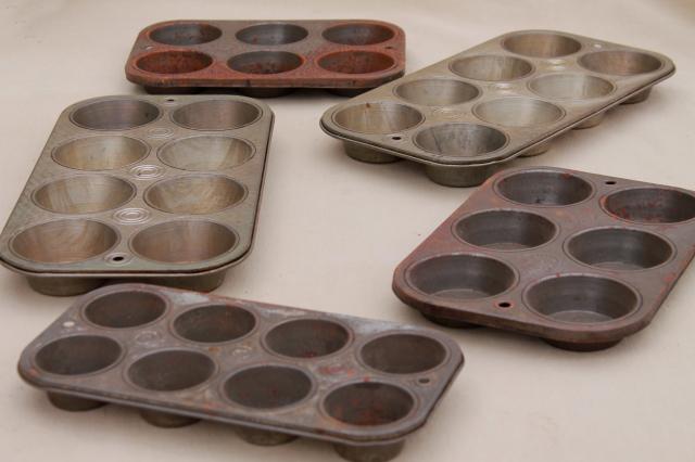 photo of old rusty steel muffin tins, primitive rustic country vintage kitchen baking pans #4