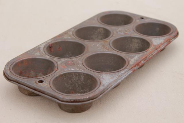 photo of old rusty steel muffin tins, primitive rustic country vintage kitchen baking pans #6