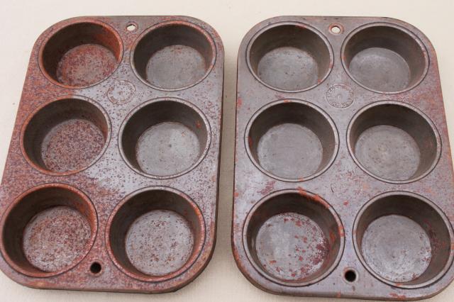 photo of old rusty steel muffin tins, primitive rustic country vintage kitchen baking pans #8