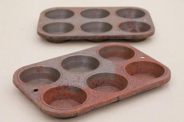 photo of old rusty steel muffin tins, primitive rustic country vintage kitchen baking pans #9