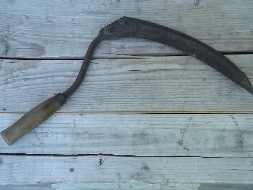 photo of old sickle blade corn knives, vintage farm hand tool hay knife lot  #3