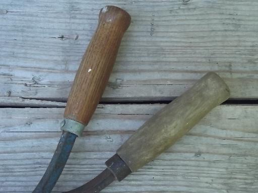 photo of old sickle blade corn knives, vintage farm hand tool hay knife lot  #9