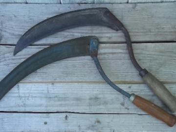 catalog photo of old sickle blade corn knives, vintage farm hand tool hay knife lot 