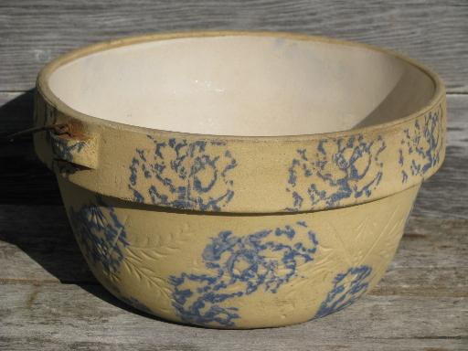 photo of old spongeware bowl, salt glazed stoneware crock w/ wire bail and wood handle #2