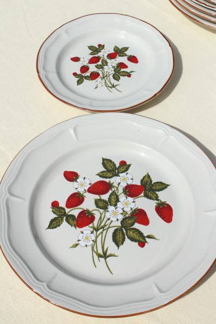 photo of old strawberry pattern, 70s 80s vintage Gibson stoneware dishes set for 6 #4