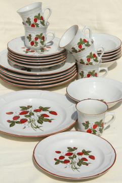 catalog photo of old strawberry pattern, 70s 80s vintage Gibson stoneware dishes set for 6