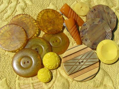 photo of old toffee tin full of vintage bakelite and plastic buttons and buckles #4