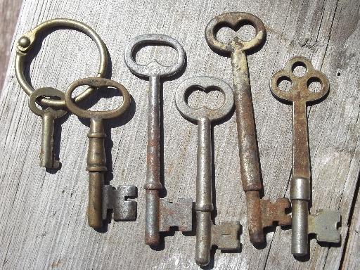 photo of old vintage antique key lot, 100+ skeleton keys, car keys etc. padlocks #5