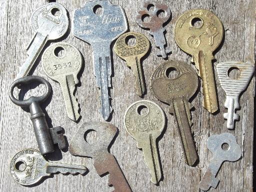 photo of old vintage antique key lot, 100+ skeleton keys, car keys etc. padlocks #8