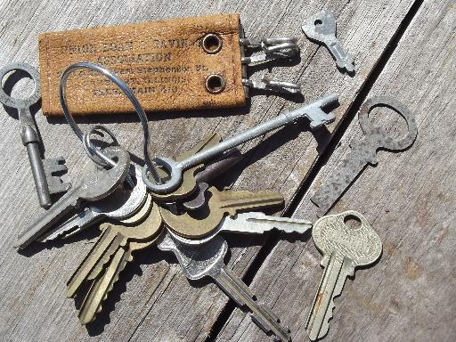 photo of old vintage antique key lot, 100+ skeleton keys, car keys etc. padlocks #9