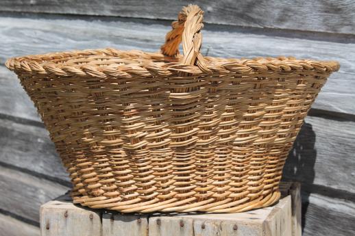 photo of old wicker sewing basket, large mending basket to hold knitting or needlework #1