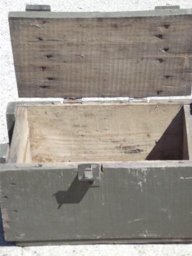 photo of old wood ammo box w/ rope handle, lettered for ammunition for mortars #7