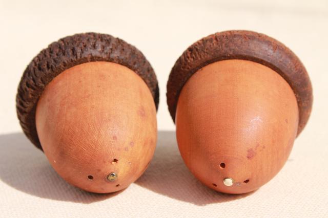 photo of old wooden acorns S&P shakers,  hand-crafted walnut wood acorn salt and pepper #3