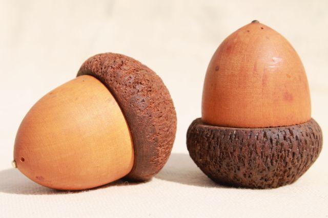 photo of old wooden acorns S&P shakers,  hand-crafted walnut wood acorn salt and pepper #7