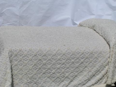 photo of old-fashioned colonial pattern cream chenille cotton muslin bedspread #1