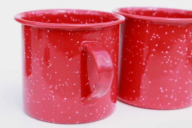 photo of old-fashioned enamelware camp cups, red & white spatter graniteware coffee mugs #4