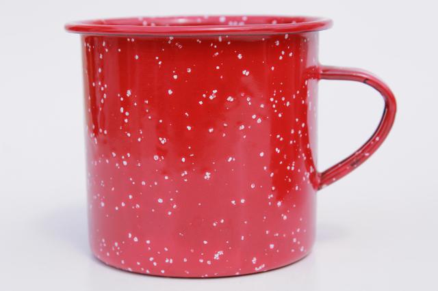 photo of old-fashioned enamelware camp cups, red & white spatter graniteware coffee mugs #5