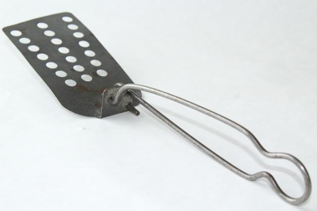 photo of old-fashioned vintage Popiel all metal pancake turner / flipper spatula  #2