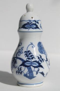 catalog photo of onion pattern Blue Danube china pepper pot shaker, vintage Japan