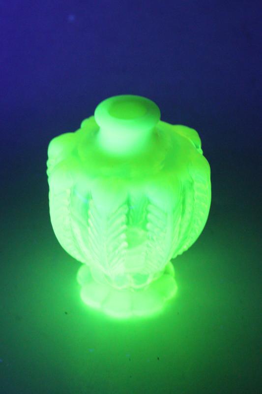 photo of opalescent topaz yellow uranium glass perfume bottle, vintage Fenton atomizer #5