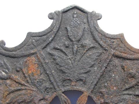 photo of ornate antique cast iron kitchen trivet w/ floral pattern, vintage kitchenware #2