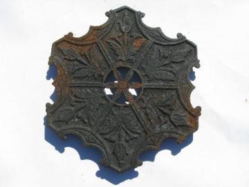 catalog photo of ornate antique cast iron kitchen trivet w/ floral pattern, vintage kitchenware