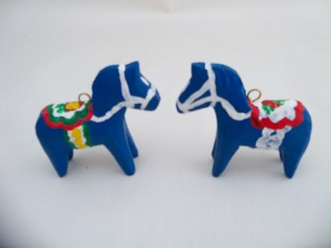 photo of pair of Swedish Dala style, hand painted folk art wood horses, handmade in Wisconsin #1