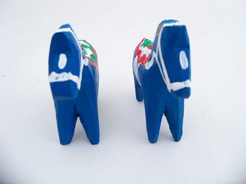 photo of pair of Swedish Dala style, hand painted folk art wood horses, handmade in Wisconsin #4