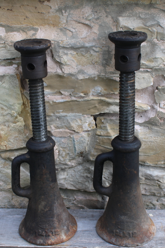 photo of pair of big cast iron house jacks heavy industrial screw jack #4