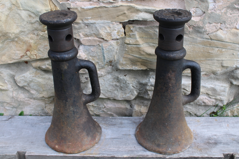 photo of pair of big cast iron house jacks heavy industrial screw jack #9