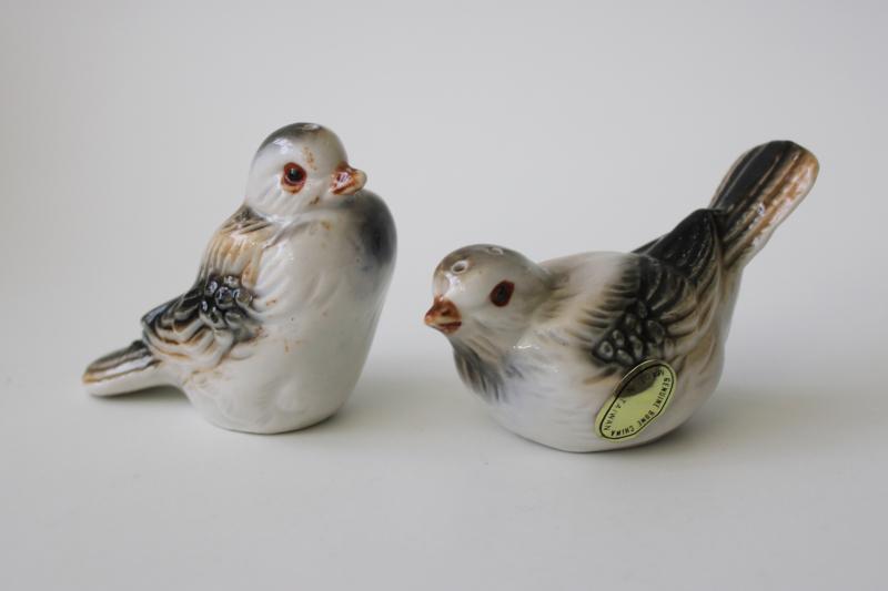 photo of pair of bone china birds, brown sparrows S&P shakers set 80s vintage Taiwan label #1