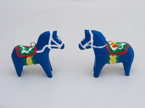 photo of pair of hand painted, Swedish Dala style, folk art wood horses, handmade in Wisconsin #1