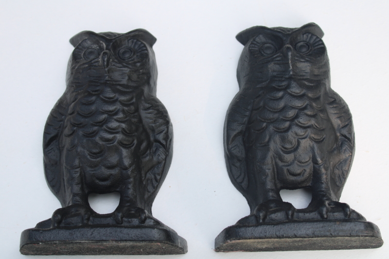 photo of pair vintage cast iron owls, Emig owl bookends set, retro gothic fairy tale decor #2