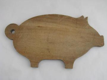 catalog photo of pig shape vintage wood kitchen cutting board, bread or cheese board