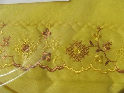 photo of polyester plush retro Chatham sunshine yellow blanket, original 70s pkg #2