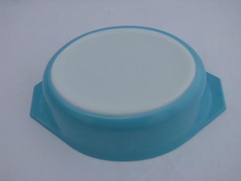 photo of primary blue, vintage pyrex glass oval casserole #3