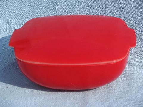 photo of primary red mod square shape, vintage Pyrex glass salad bowl w/ cover #1