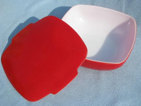 photo of primary red mod square shape, vintage Pyrex glass salad bowl w/ cover #2