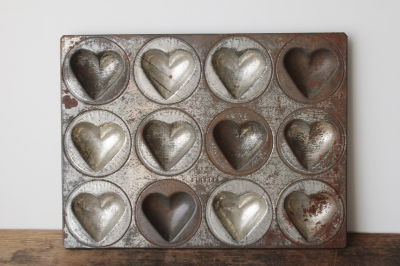 photo of primitive antique metal cupcake pan, mini heart shape cake mold rusty crusty vintage  #1