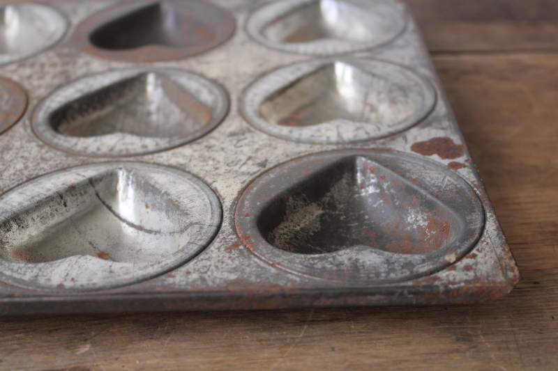 photo of primitive antique metal cupcake pan, mini heart shape cake mold rusty crusty vintage  #3