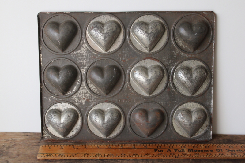 photo of primitive antique metal cupcake pan, mini heart shape cake mold rusty crusty vintage  #4