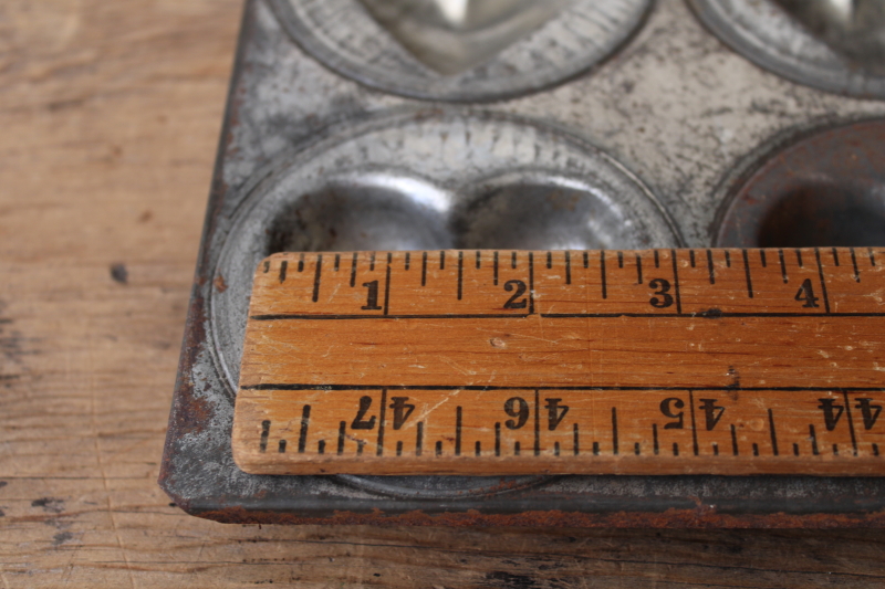 photo of primitive antique metal cupcake pan, mini heart shape cake mold rusty crusty vintage  #6