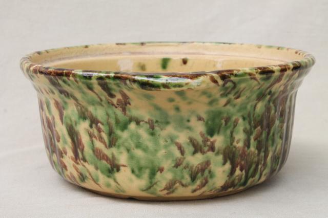 photo of primitive green & brown spatter spongeware pottery baking dish bowl, vintage yellow ware #2