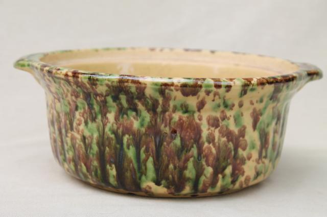 photo of primitive green & brown spatter spongeware pottery baking dish bowl, vintage yellow ware #3