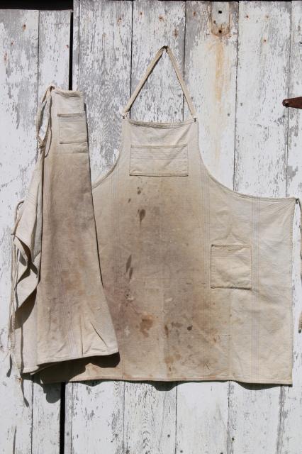 photo of primitive grubby homespun work apron lot, antique vintage cotton flour sack fabric aprons #1