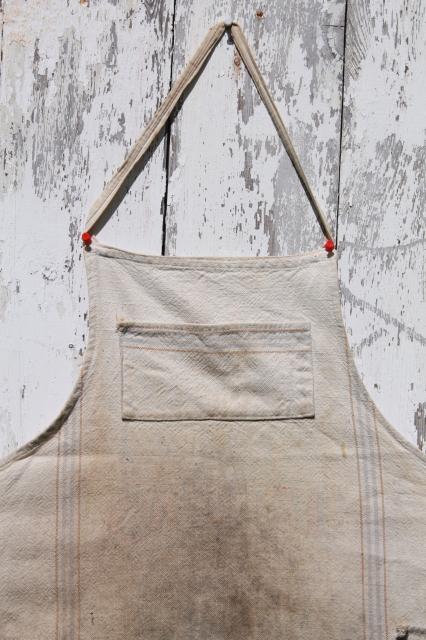 photo of primitive grubby homespun work apron lot, antique vintage cotton flour sack fabric aprons #4