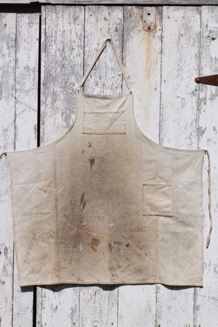 photo of primitive grubby homespun work apron lot, antique vintage cotton flour sack fabric aprons #6