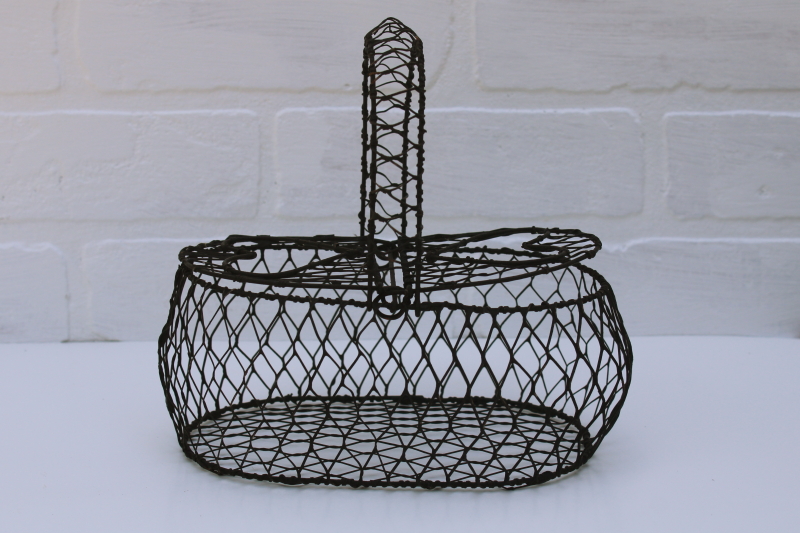 photo of primitive hearts wire basket, small picnic hamper style basket w/ hinged lid #1