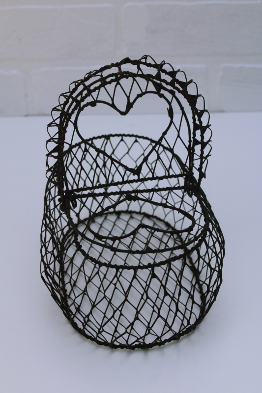 photo of primitive hearts wire basket, small picnic hamper style basket w/ hinged lid #2
